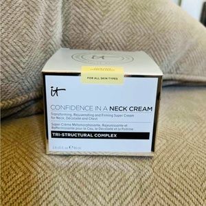 🎄Great Gift - NEW - IT Cosmetics Confidence in a Neck Cream